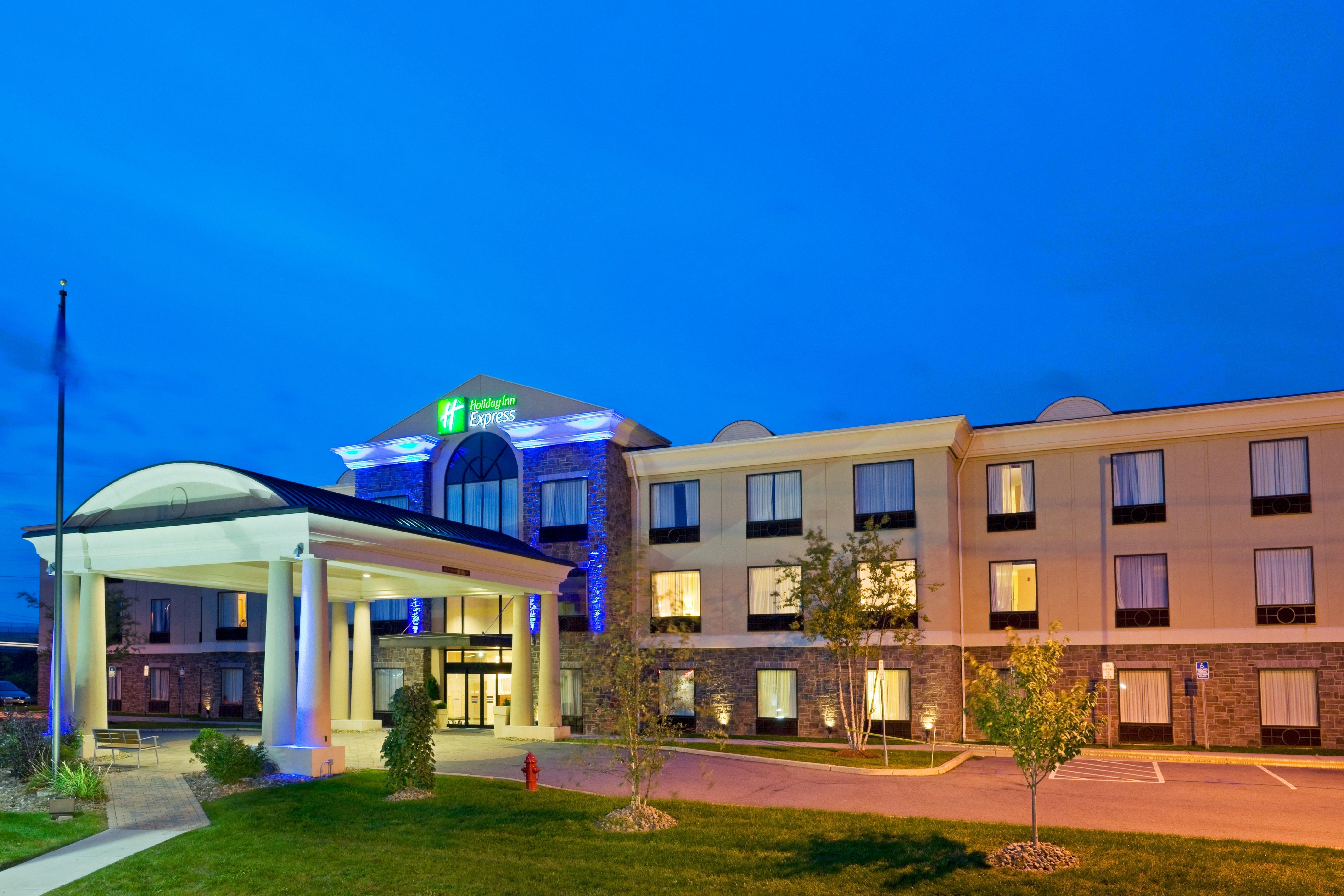 Holiday Inn Express Hotel & Suites Chester, An Ihg Hotel Exterior photo
